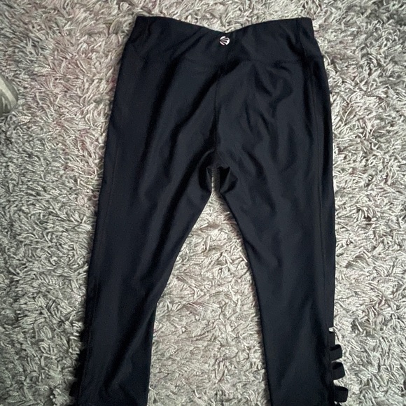 Cropped Workout Leggings - Picture 6 of 9